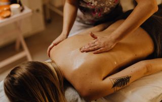 Magia masażu odkryj korzyści dla ciała i ducha